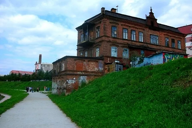 Начался демонтаж дома купца Чувильдина, известного в народе как «косой дом»