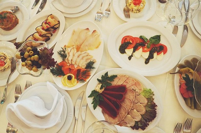 Россиянам раскрыли способы пережить новогоднее застолье