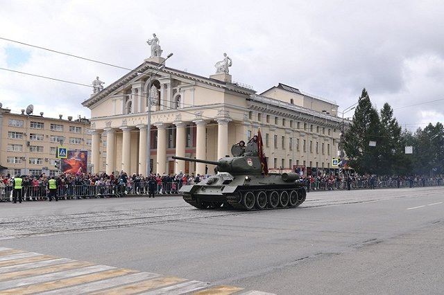 В Нижнем Тагиле празднуют День танкиста и 100-летие отечественного танкостроения
