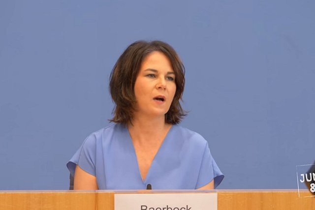 В падении рейтинга кандидата в канцлеры Германии обвинили Россию