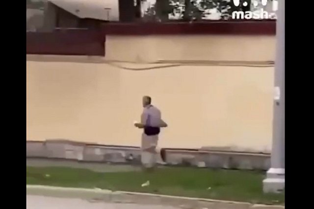 Мужчина, совершивший поджог военкомата в Екатеринбурге, попал на видео