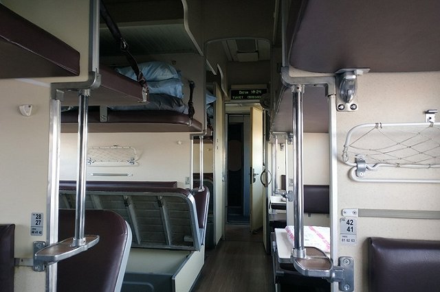 Стало известно, на какой вес рассчитаны верхние полки в вагонах поездов