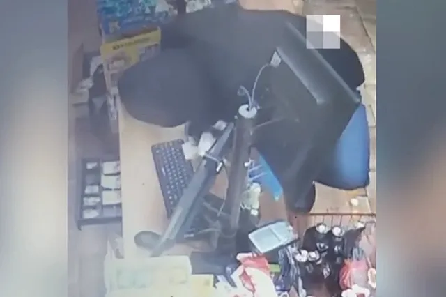 В Свердловской области неизвестный ранил кассира «Красного и Белого»