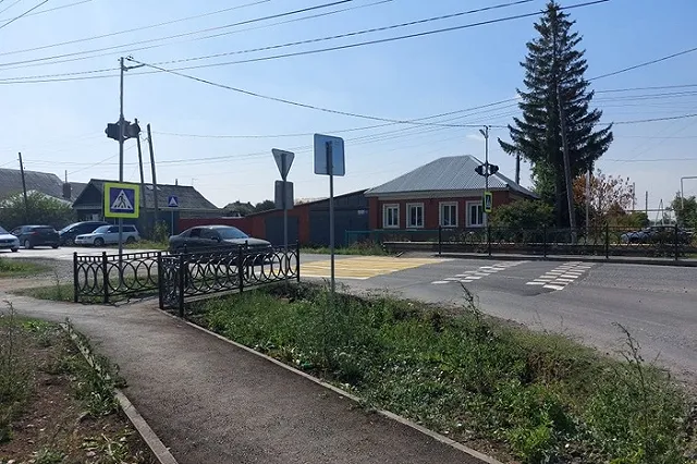 В Екатеринбурге водитель проехал по «лежачему полицейскому» и устроил серьезное ДТП