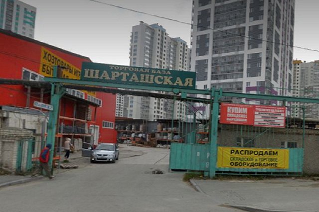 На ЖБИ сносят торговую базу