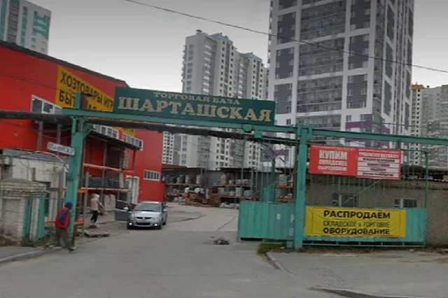 На ЖБИ сносят торговую базу