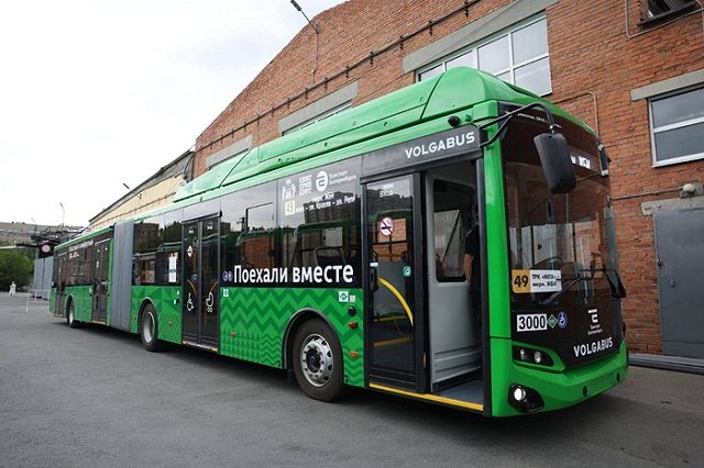 Водитель в Екатеринбурге высказался про новые автобусы — «гармошки», которые скоро выйдут на линию