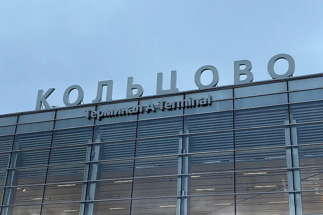 В аэропорту Кольцово отменены и задержаны десятки рейсов