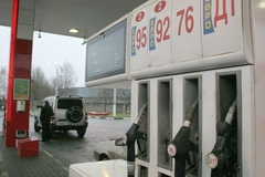 В Подмосковье водитель насмерть задавил заправщика