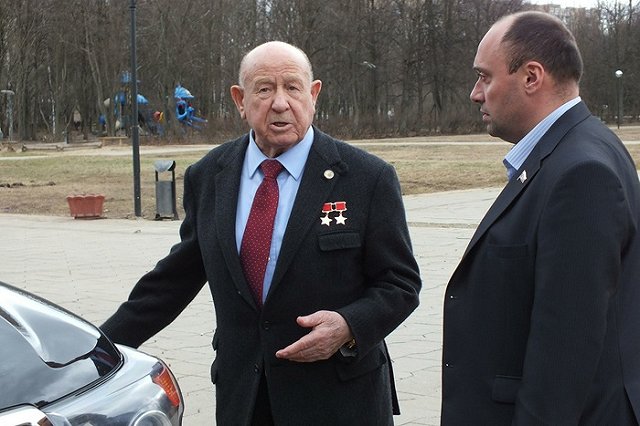 За уральского конструктора вступился легендарный космонавт Леонов