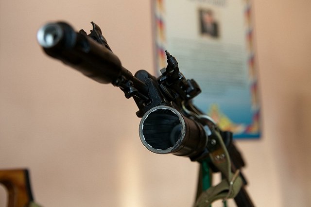 В День космонавтики собираем автомат Калашникова и наблюдаем за запуском ракет