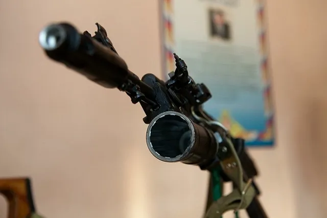 В День космонавтики собираем автомат Калашникова и наблюдаем за запуском ракет