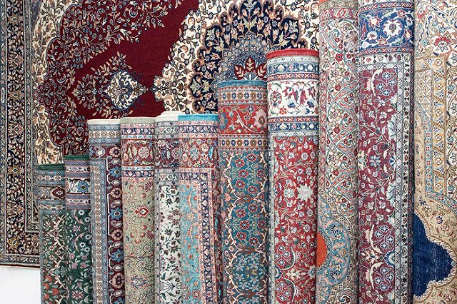 Бывшего майора ФСБ обвиняют в краже ковров на сумму в 6,5 миллионов рублей