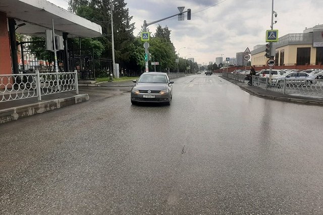 Шестилетний ребенок на велосипеде попал под машину на Широкой речке