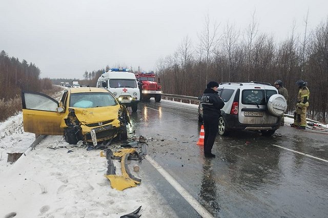 Женщина погибла в аварии под Ивделем на обледеневшей трассе