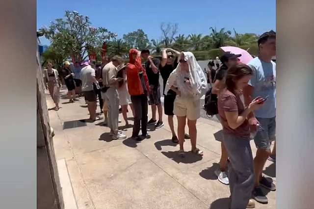 Екатеринбуржцы показали огромные толпы на выборах за границей