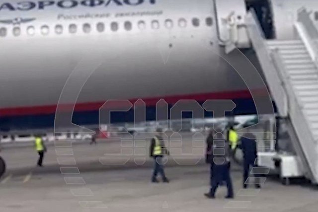 У пассажира самолета, летевшего из Бангкока в Екатеринбург, на борту случился инфаркт