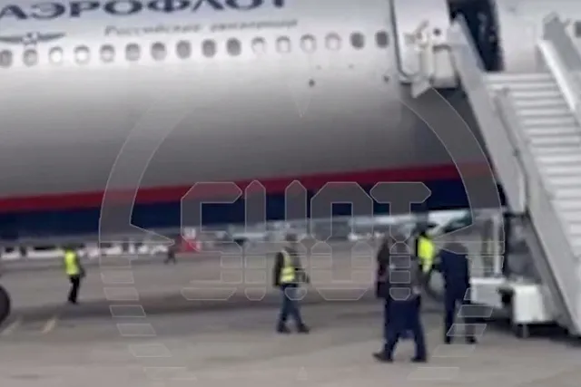 У пассажира самолета, летевшего из Бангкока в Екатеринбург, на борту случился инфаркт