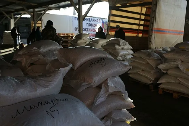 В Донбасс отправилась колонна МЧС с подарками для ветеранов