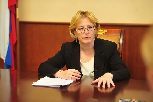 Глава Минздрава заявила о безопасности продающихся в аптеках спиртовых настоек