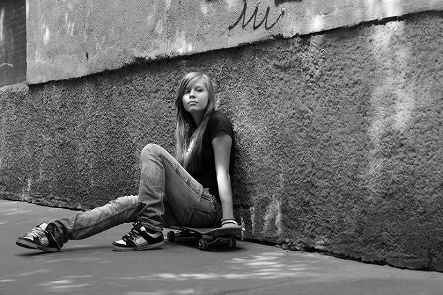 С карниза 9 этажа в Екатеринбурге сняли девочку-подростка