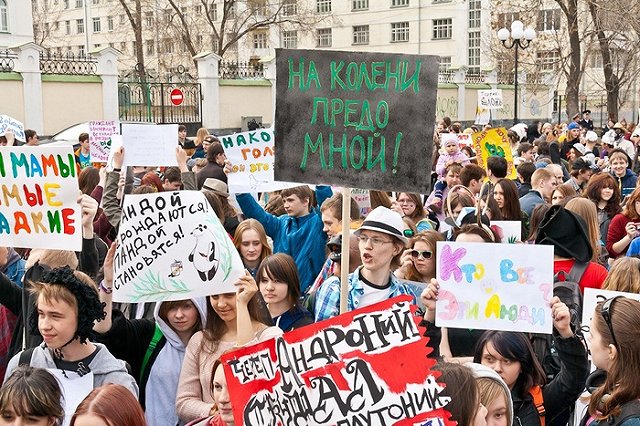 «Кто все эти люди?»: в Екатеринбурге пройдет первомайская «Монстрация»