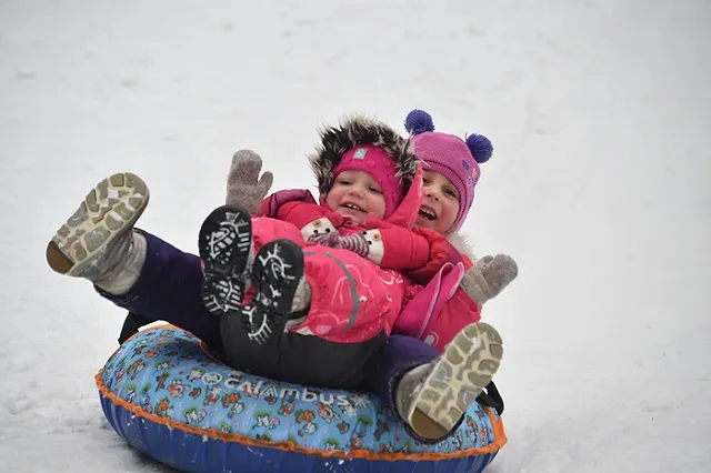 Семилетний мальчик тяжело пострадал при катании на «бублике» на Урале