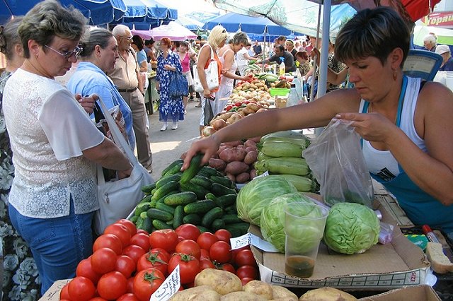 В городе самые востребованные профессии: продавец-кассир, водитель и уборщик