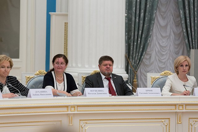 Нарколог предложил убрать алкоголь из магазинов в жилых домах