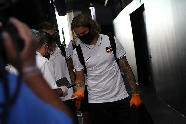 Полузащитник «Урала» Эрик Бикфалви купил новый автомобиль в подарок екатеринбургской больнице