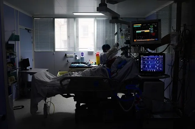 Умер первый пациент, повторно заразившийся коронавирусом