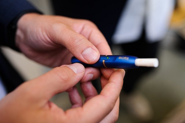 Приставы арестовали электронную сигарету, чтобы уралец оплатил свои штрафы