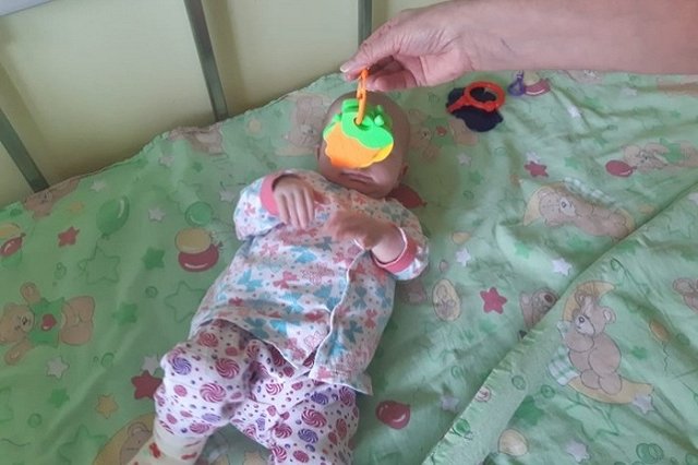 Девочку из Карпинска, прожившую полгода в шкафу, не собираются возвращать родственникам