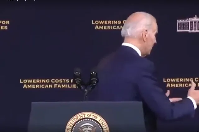 Байден вновь пожал руку пустоте