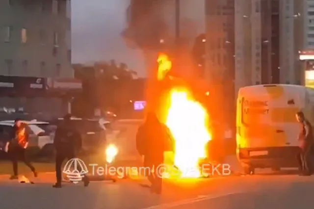 Умер пассажир вспыхнувшего в Екатеринбурге мотоцикла