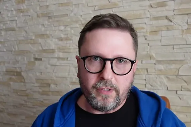 В деле о поджогах дверей автопокрышками все больше доказательств причастности к ним блогера Шария