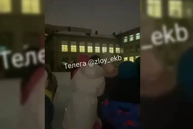 В центре Екатеринбурга экстренно эвакуировали школу