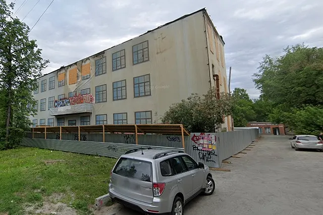 Застройщик выкупил заброшенное здание в центре Екатеринбург