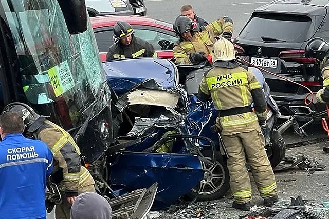 Четыре человека погибли в страшном ДТП с участием междугородного автобуса в Ижевске