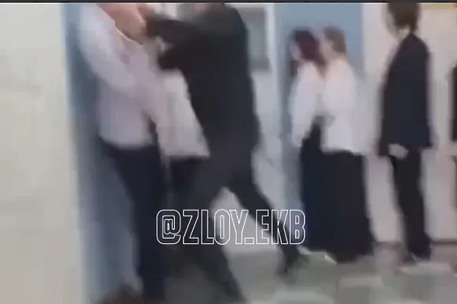 Учитель физики подрался в Екатеринбурге с семиклассником в коридоре школы