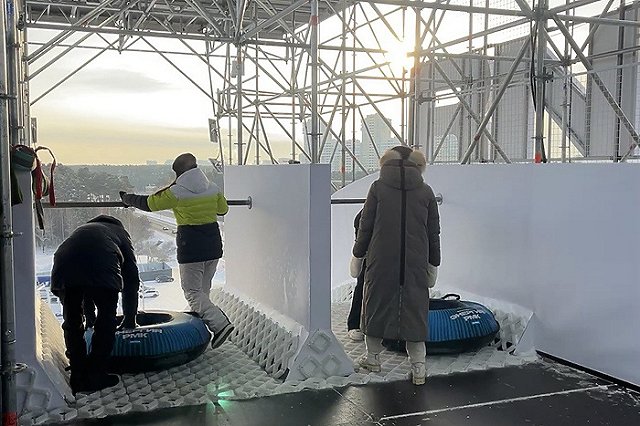 В Екатеринбурге закрывают самую высокую в России горку РМК и каток