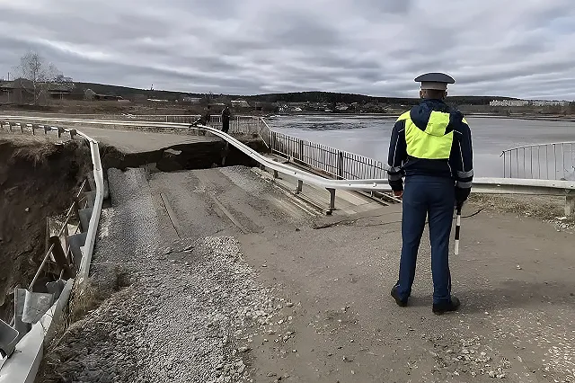 Еще на двух участках дорог в Свердловской области закрыли движение из-за затопления и разрушения мостов