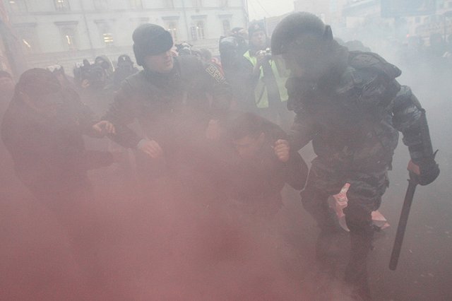 Полицию Златоуста учат подавлять массовые беспорядки из-за невыплаты зарплаты