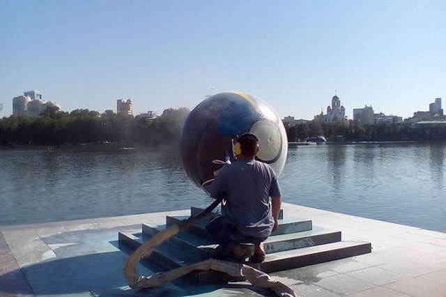 Шар у Театра драмы из покебола превратился в грустного Пикачу