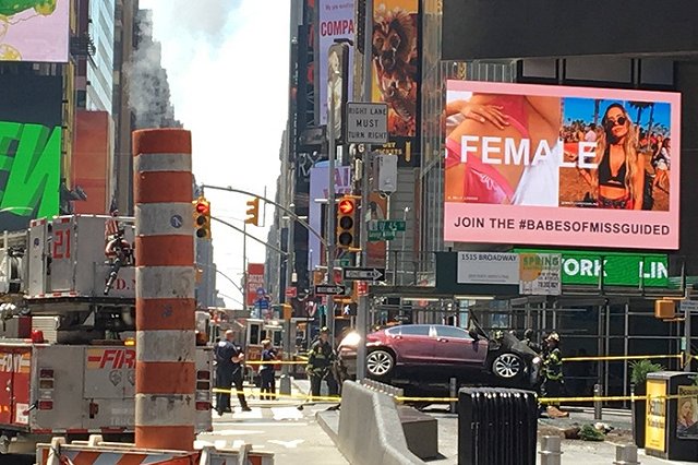 Въехавший в толпу в Нью-Йорке водитель «слышал голоса»