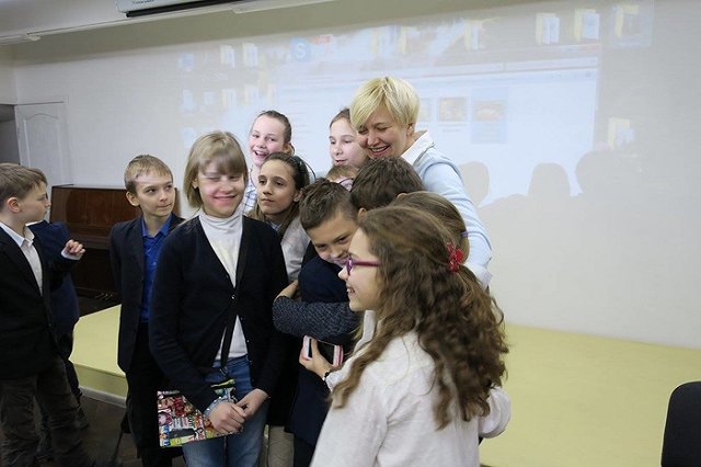 Устроившая разнос СБУ писательница снова разозлилась из-за русского языка