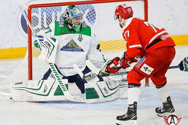 «Автомобилист» в шаге от вылета из плей-офф КХЛ