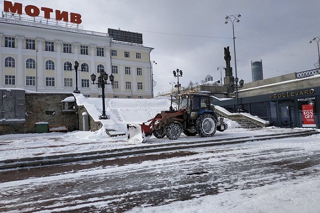 В Приамурье снегоуборщик на тротуаре наехал на ребенка