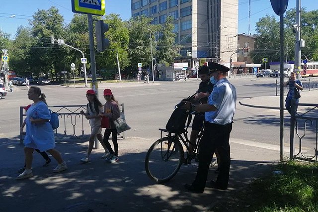 Подросток на велосипеде попал под машину в Екатеринбурге (ФОТО)