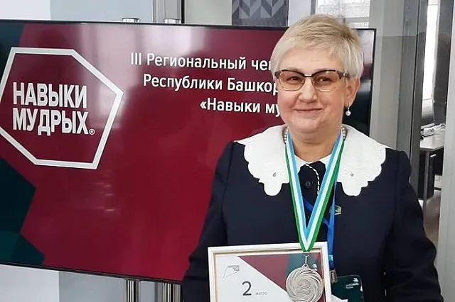 Лучший педагог уфимского колледжа обмотала мешавшему ей ученику голову скотчем